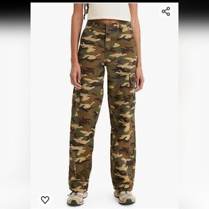 Levi's Women’s '94 Baggy Cargo Straight Leg Pant Camo Brown Sz 25 × 30 NWT